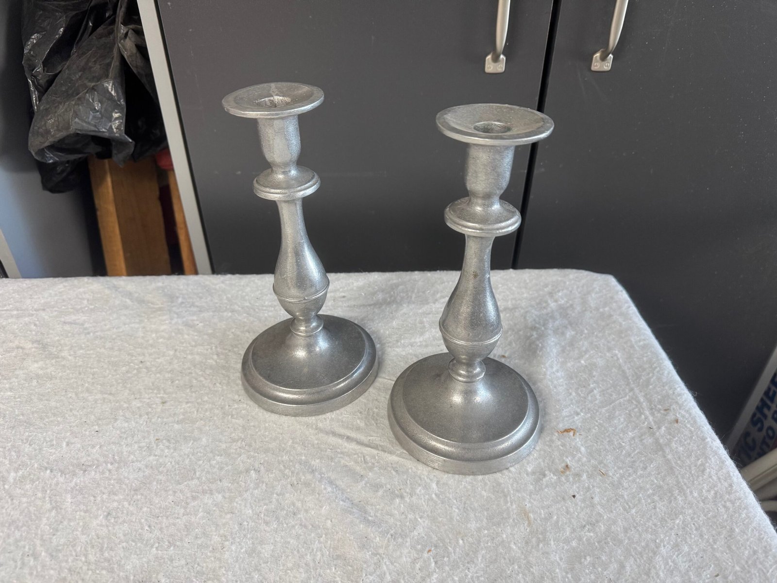 Set of 2 Metal Candlesticks
