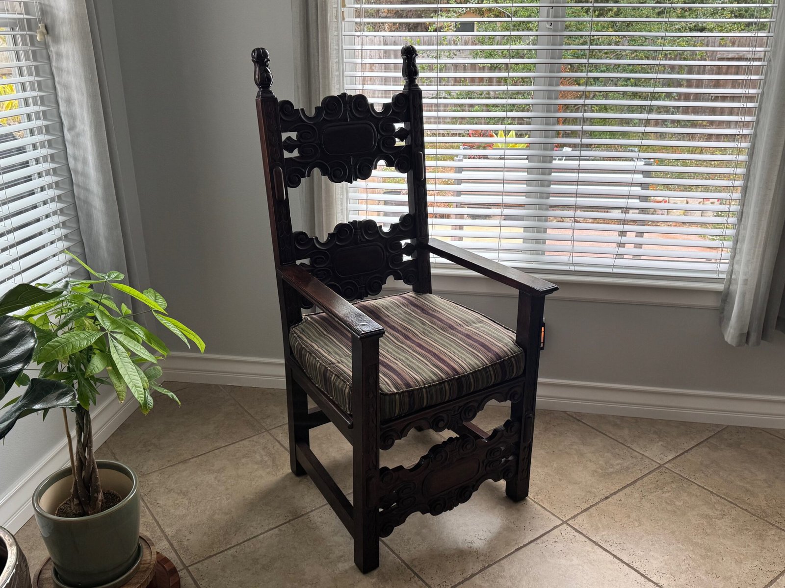 Wood King Throne/Chair (see below for dimensions)